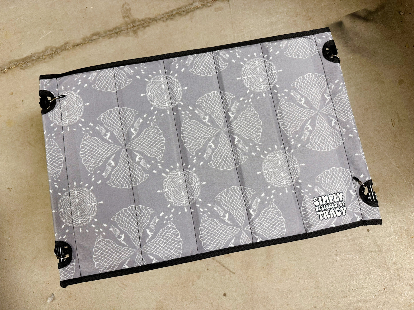 Holoholo Table - Upena