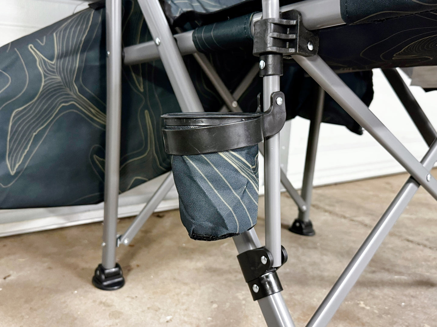 Holoholo Chair - Abstract Iwa Birds
