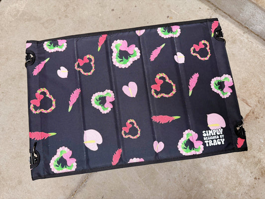 Holoholo Table - Minnie Awapuhi Anthurium