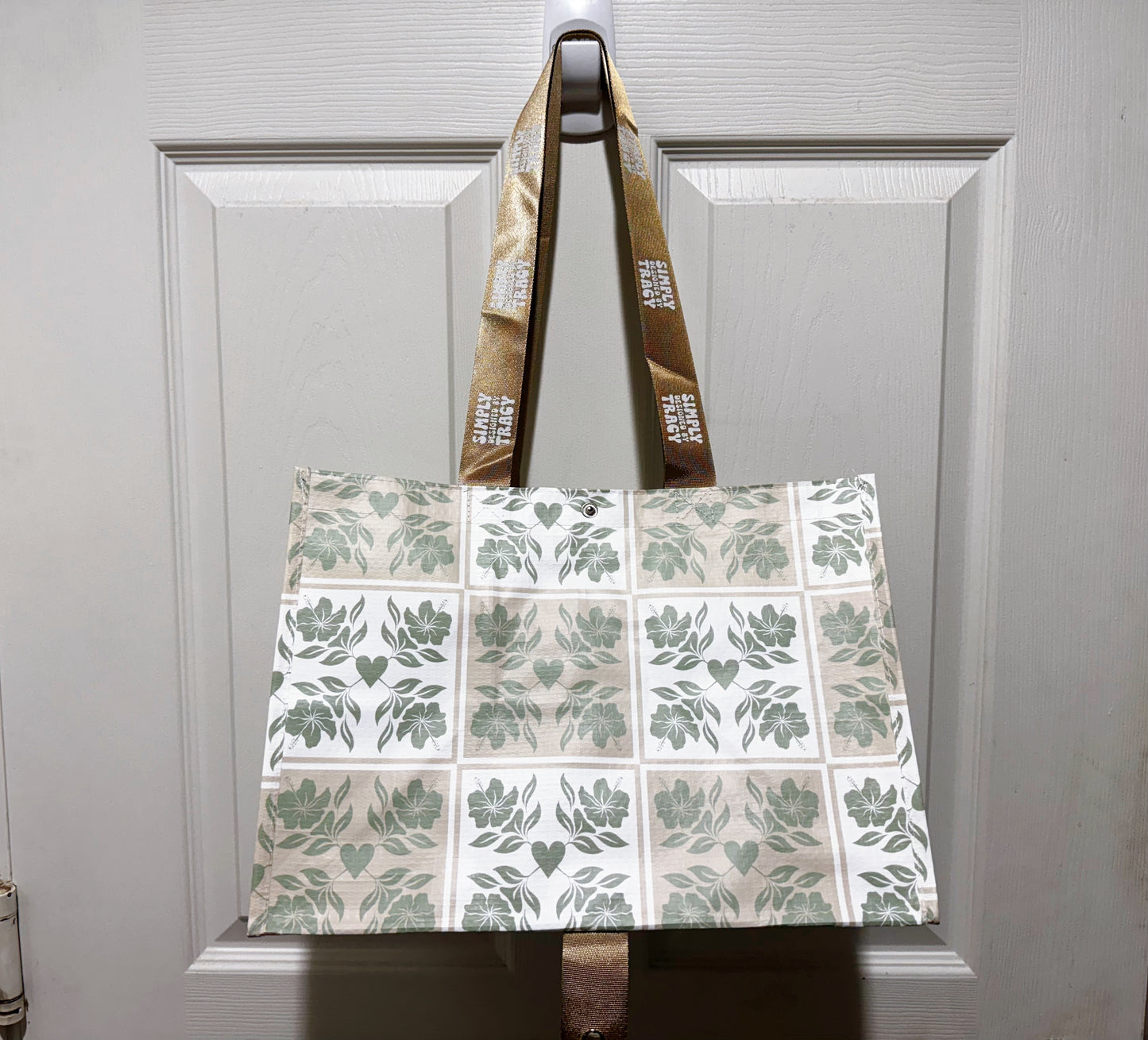 BaeBehz - Hibiscus Love Quilt