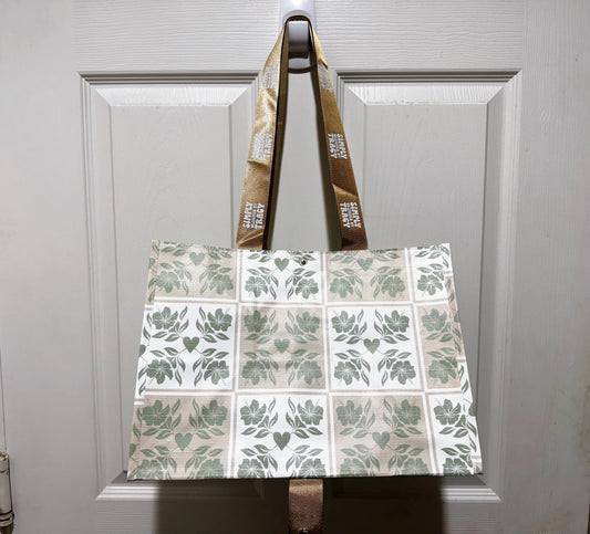 BaeBehz - Hibiscus Love Quilt