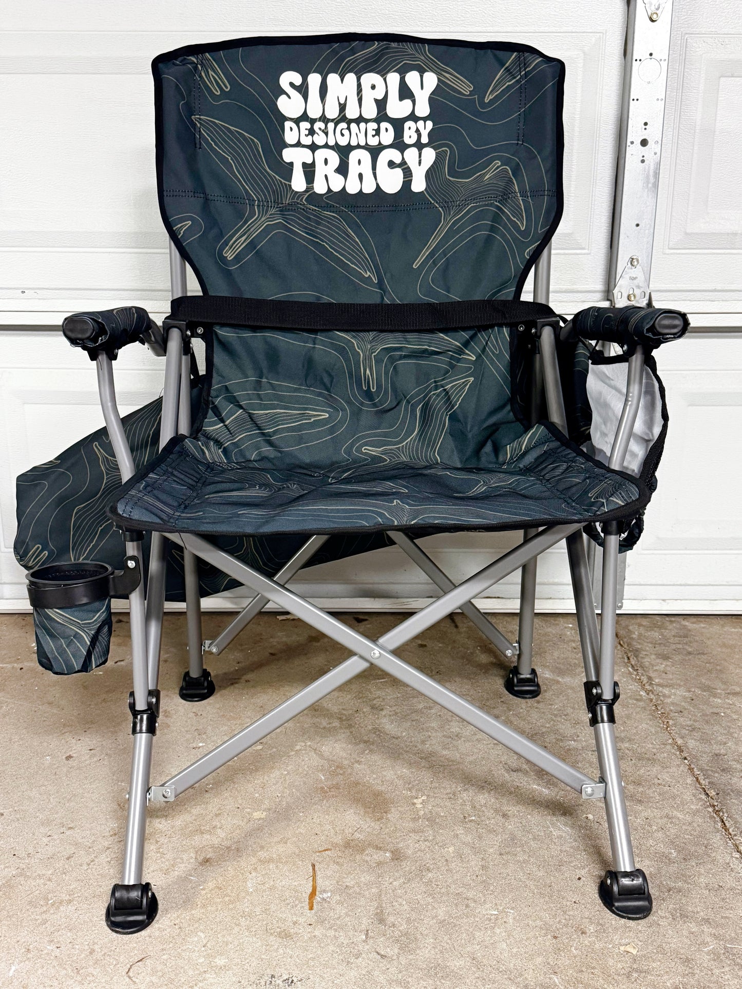 Holoholo Chair - Abstract Iwa Birds