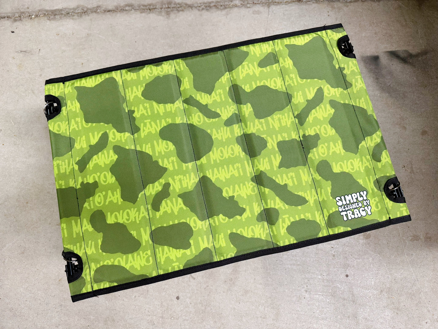 Holoholo Table - Island Vibez