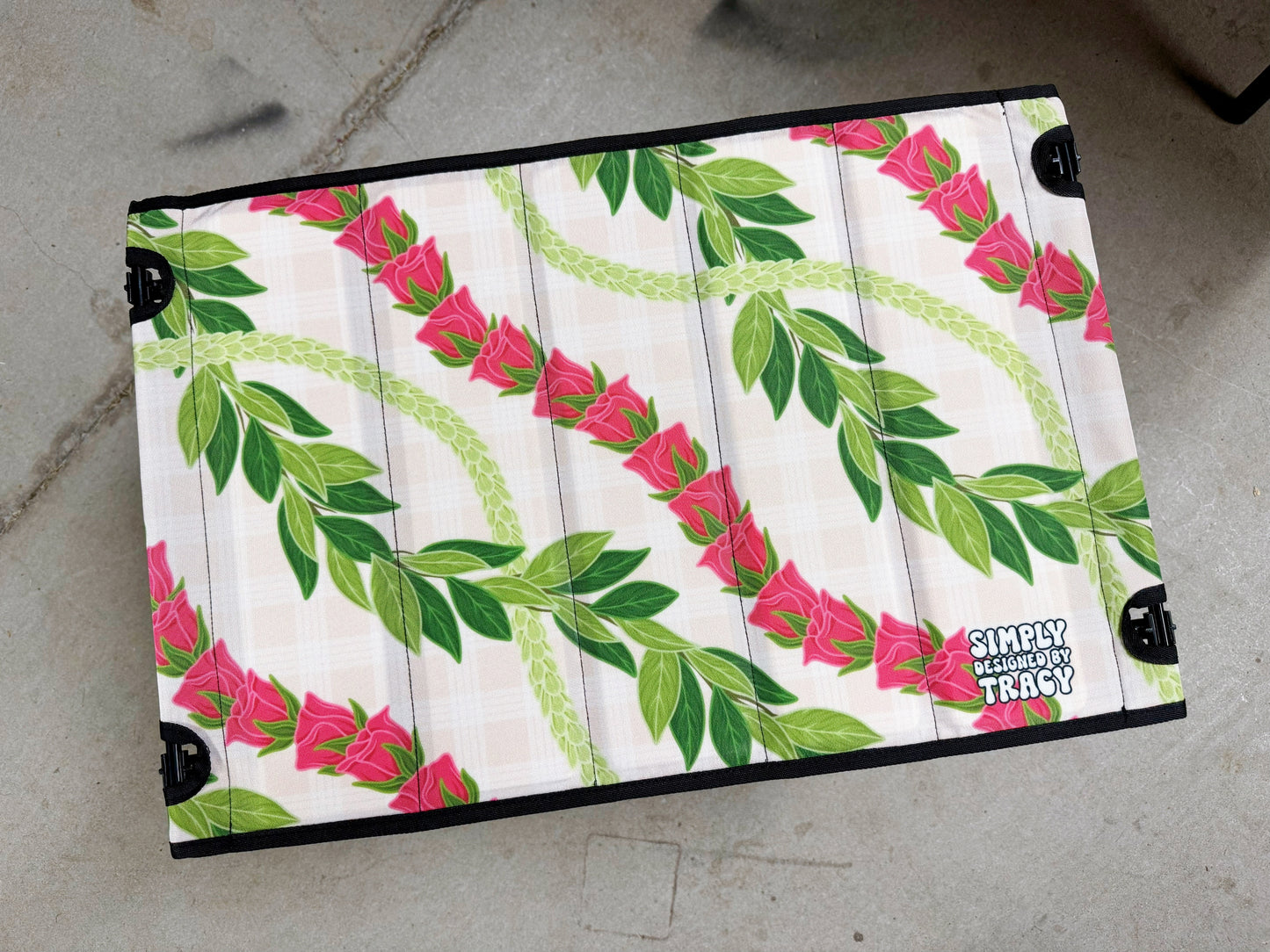 Holoholo Table - Lokelani Maile