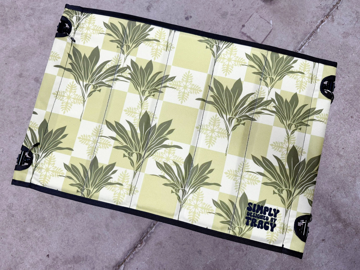 Holoholo Table - SDBT x Munchin Mahu Collab (Olive Green)
