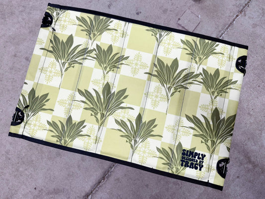 Holoholo Table - SDBT x Munchin Mahu Collab (Olive Green)