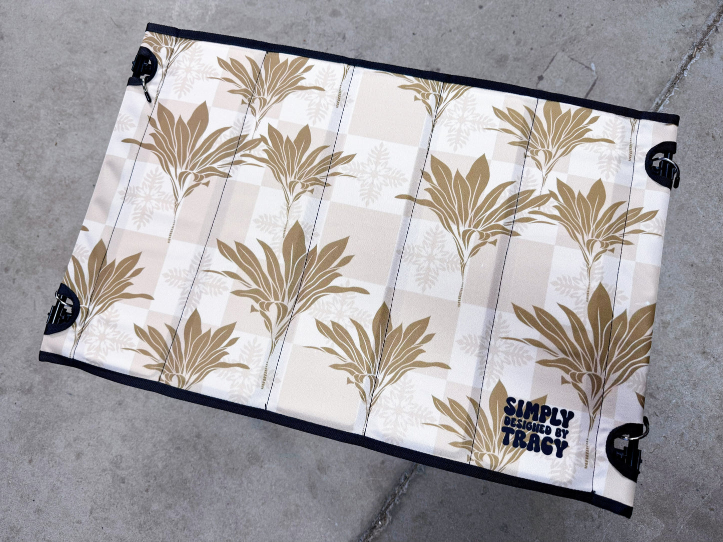 Holoholo Table - SDBT x Munchin Mahu Collab (Brown)