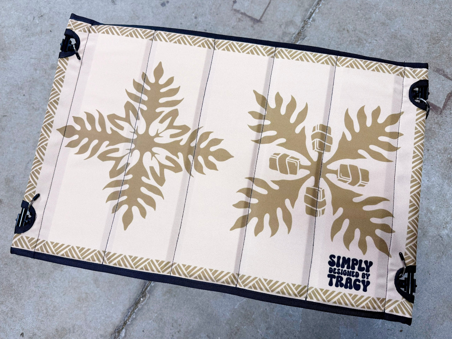 Holoholo Table - SDBT x Munchin Mahu Collab (Special Print)