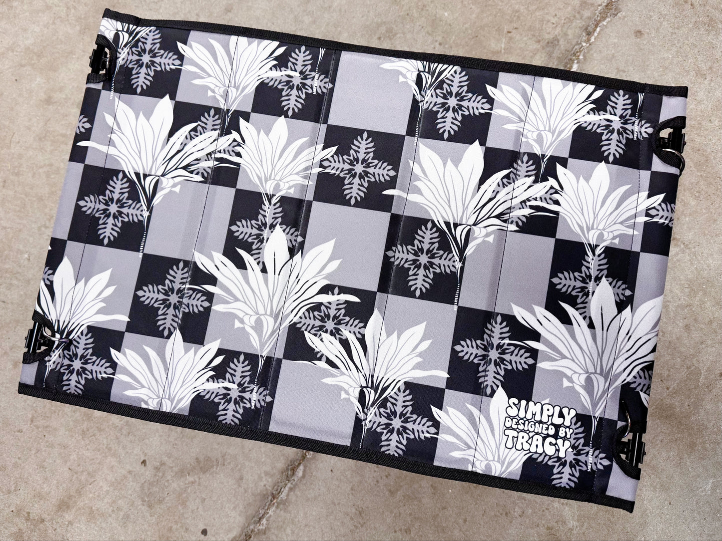 Holoholo Table - SDBT x Munchin Mahu Collab (Black & Gray)